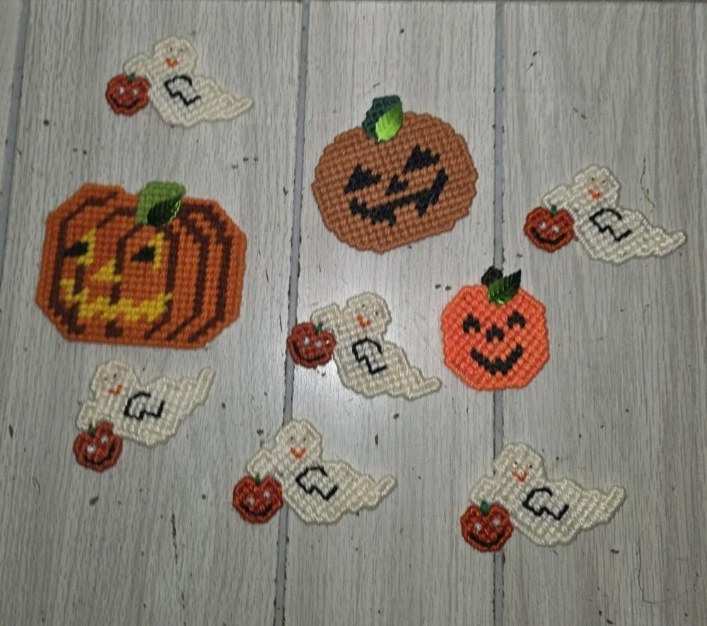 Vtg Lot Of 9 NeedlePoint Plastic Canvas Halloween Magnet Pumpkins Ghosts